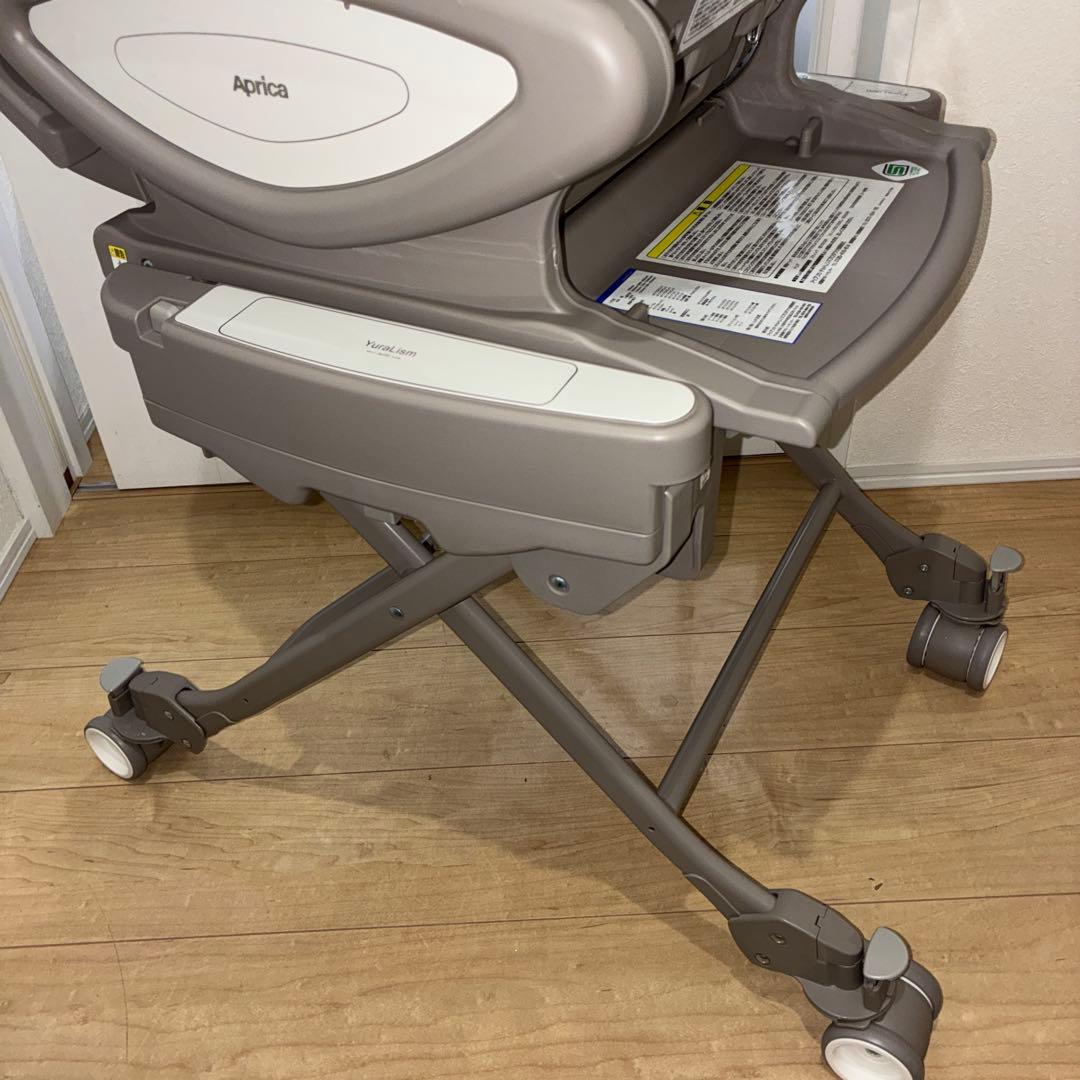 Aprica ユラリズム オートスイング ムーンロック 電動