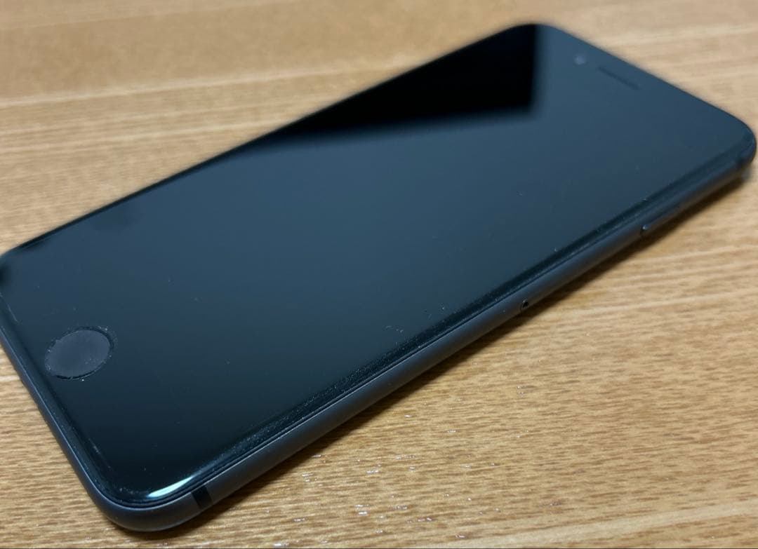 iPhone 8 /ブラック本体 /バッテリー84% /64GB /SIMフリー