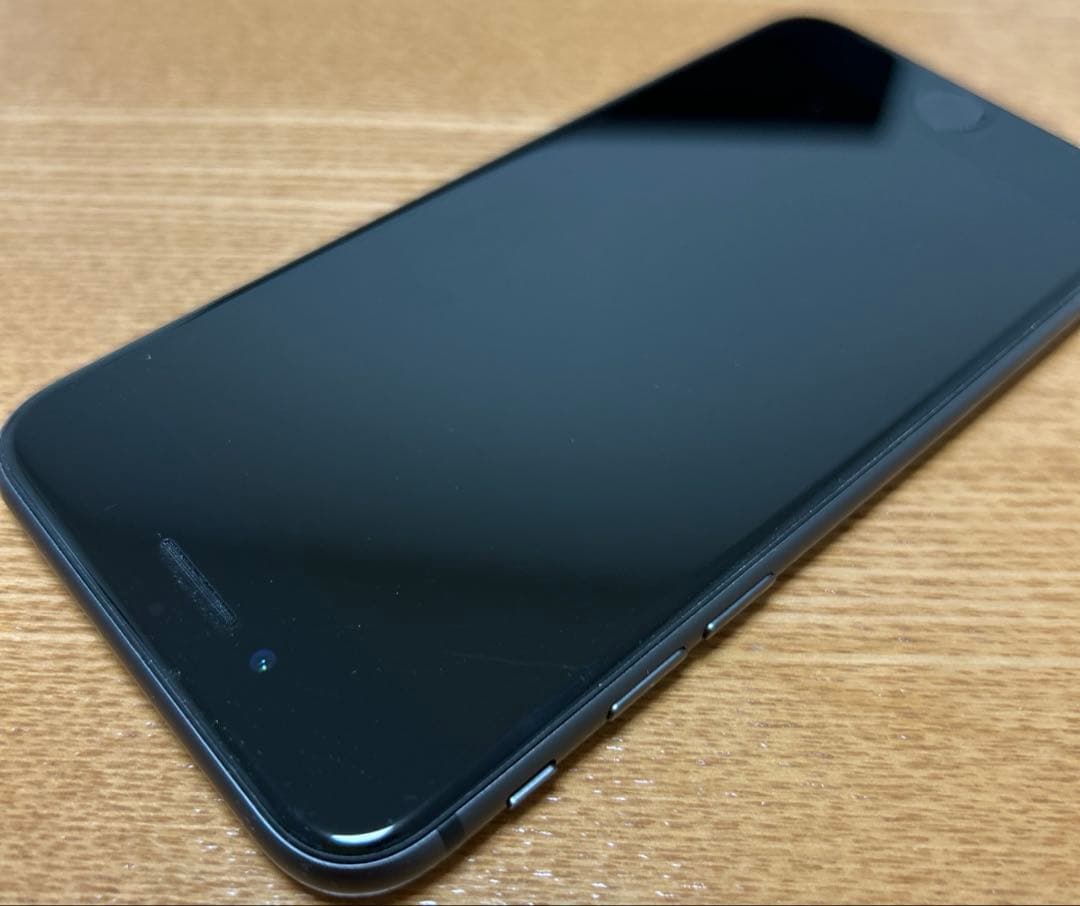 iPhone 8 /ブラック本体 /バッテリー84% /64GB /SIMフリー