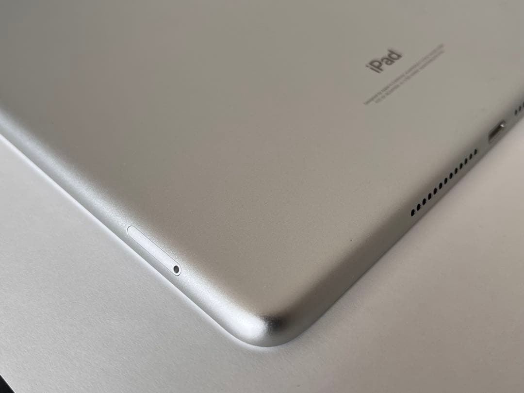 極美品 Apple iPad 6世代 32GB Wi-Fi シルバー