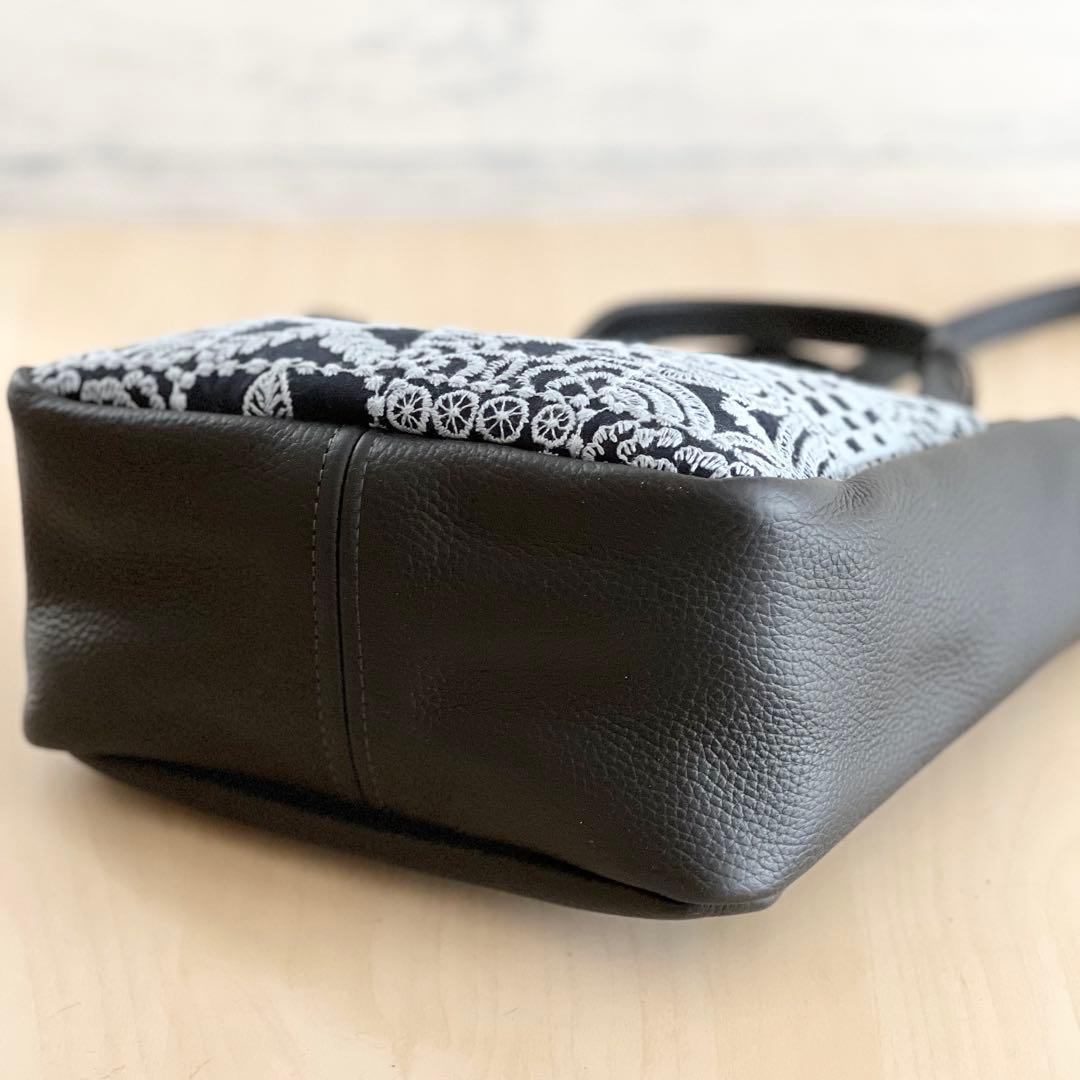 トート型本革ショルダーバッグ forest tile RB601-271