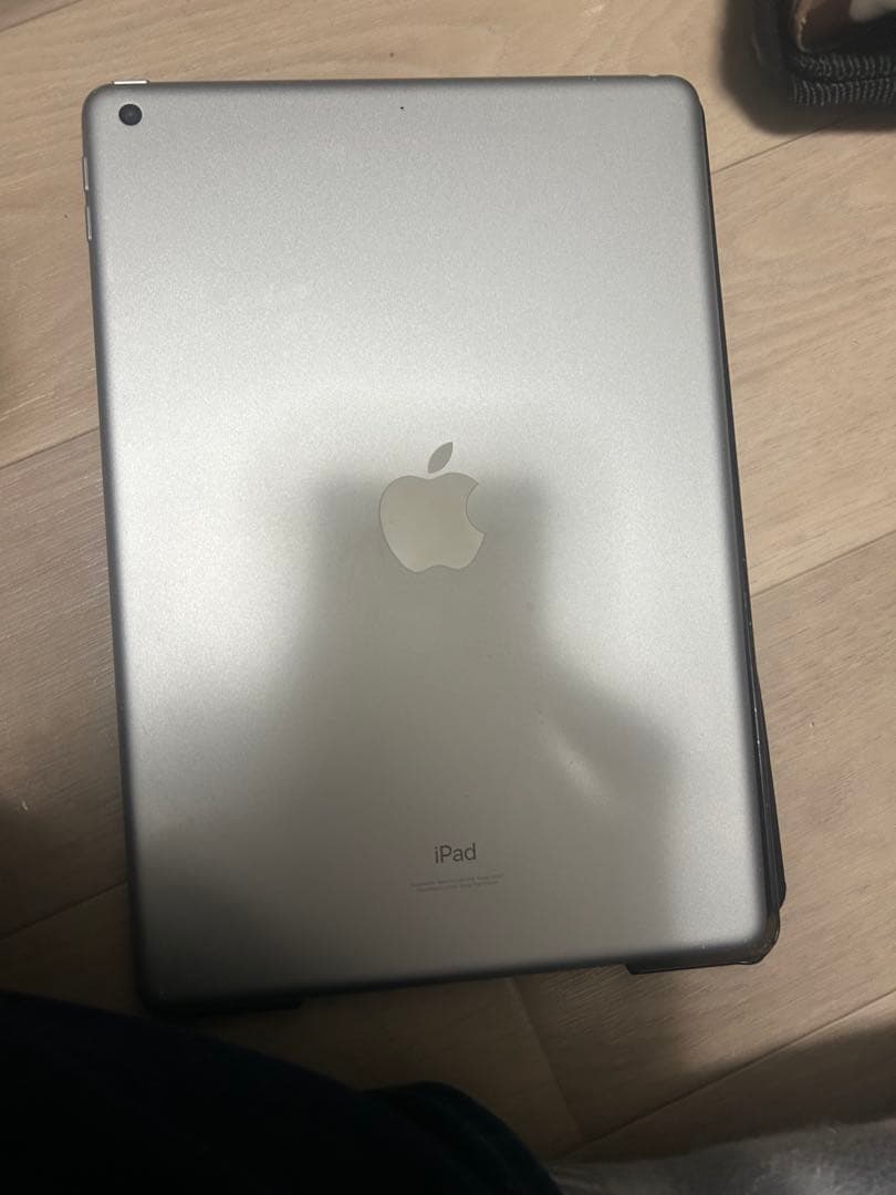 Apple iPad 本体 ひび割れあり