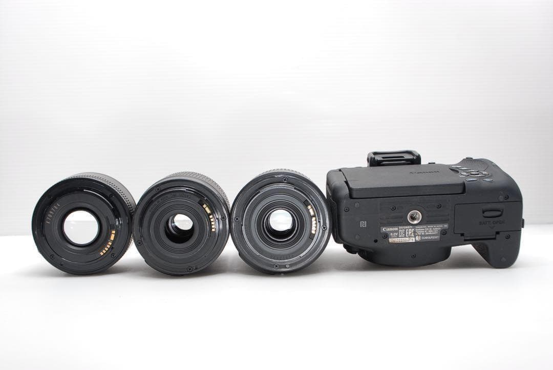 ⭐︎Canon kiss X8i ⭐︎美品 トリプルレンズ 連写&シャッタ速度