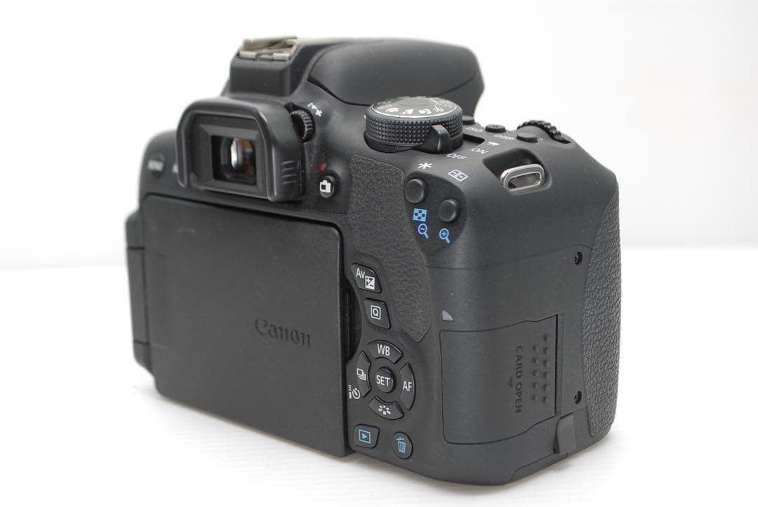 ⭐︎Canon kiss X8i ⭐︎美品 トリプルレンズ 連写&シャッタ速度