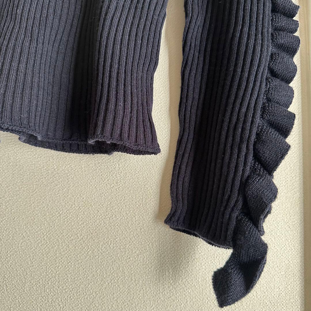 Cygne lilyネイビー 袖フリルタートルニット