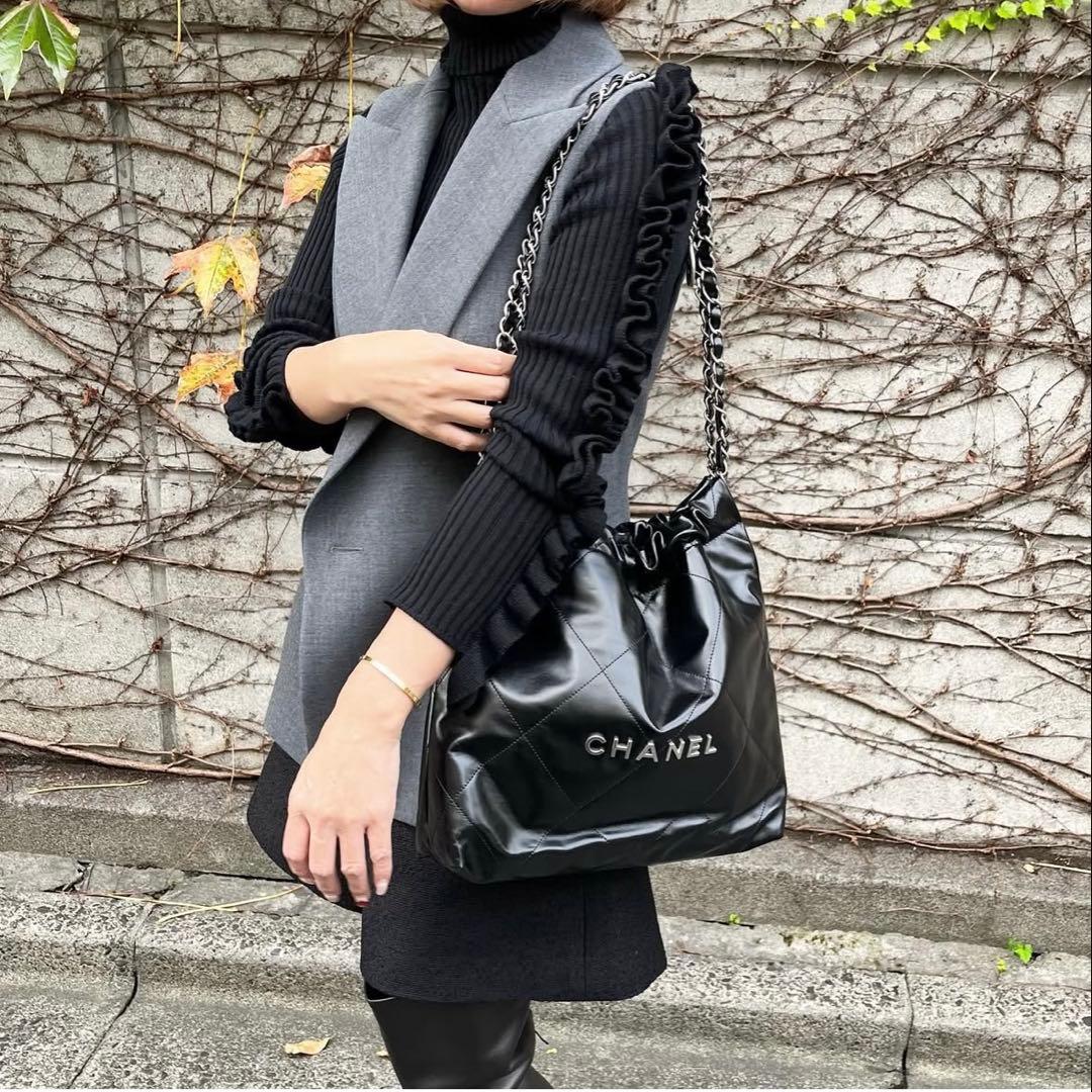 Cygne lilyネイビー 袖フリルタートルニット