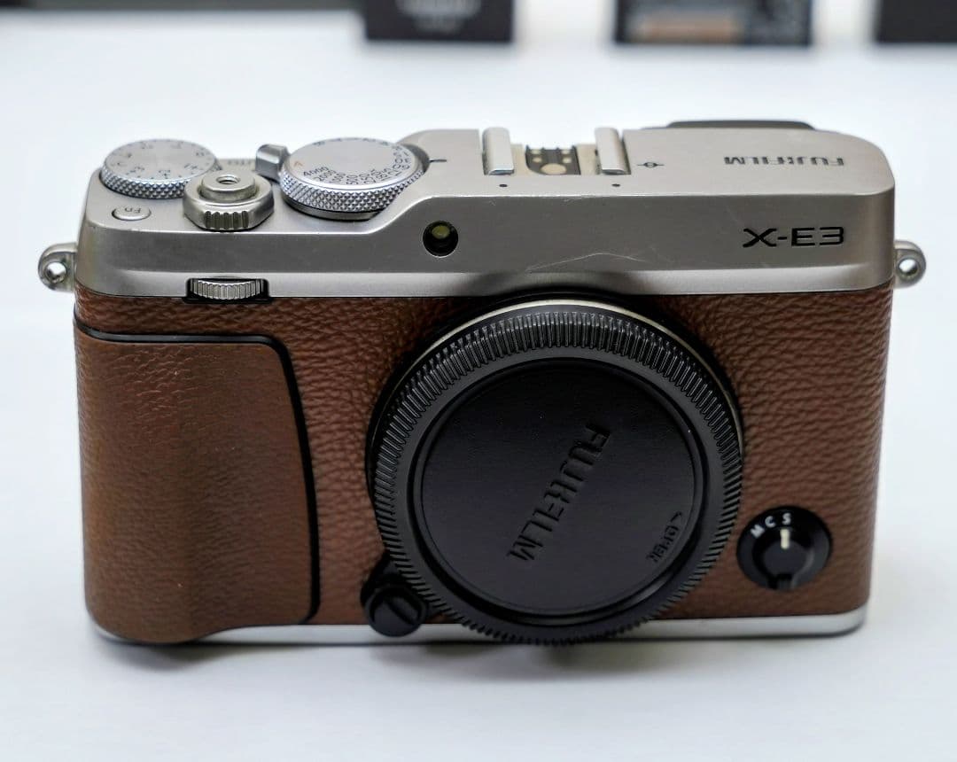 Fujifilm X-E3 ブラウン