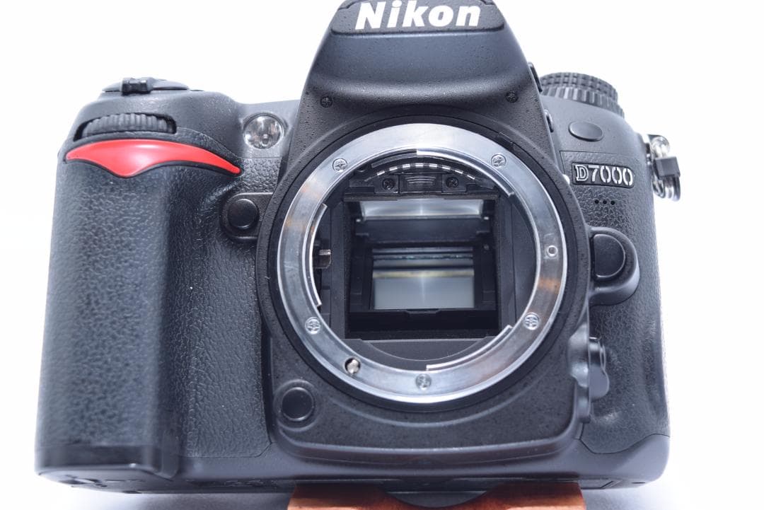 ②Nikon D7000 デジタル一眼レフカメラ　望遠レンズ付き