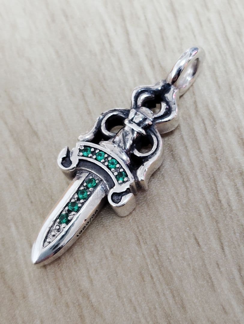 クロムハーツ　ダブルダガーペンダント