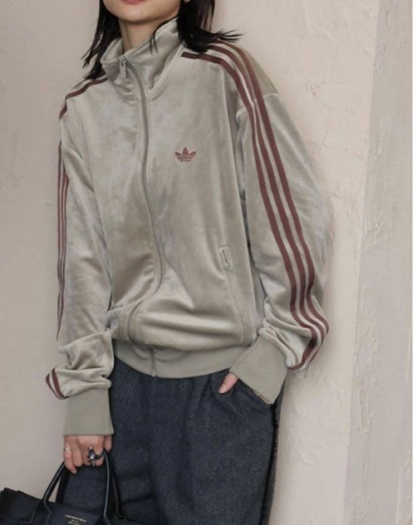 adidas ベロアトラックジャケット　ベージュ　M