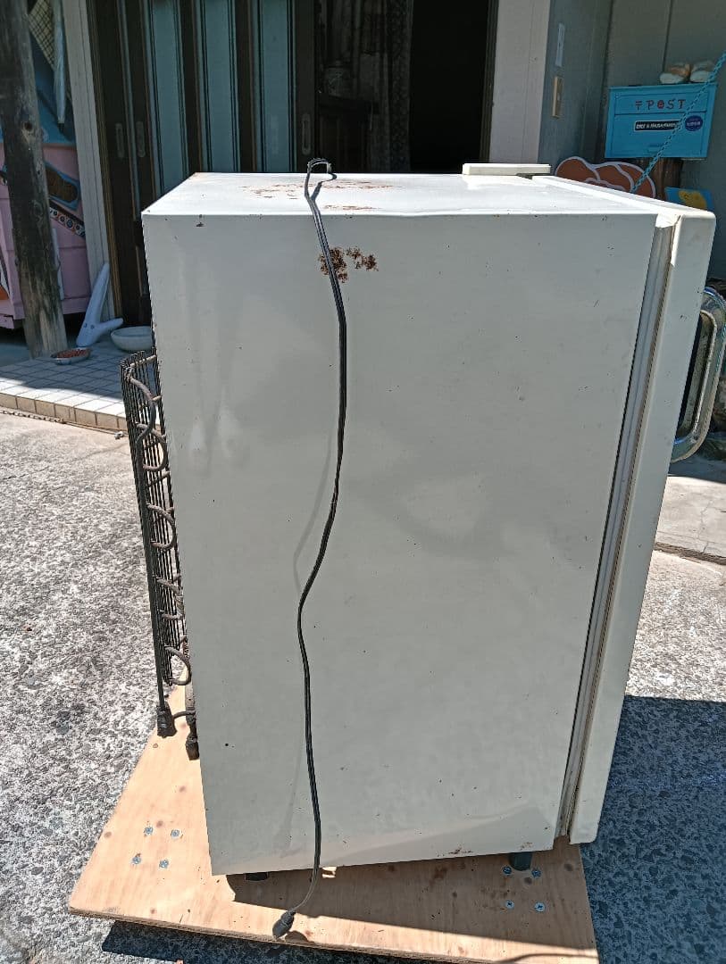 ヴィンテージ冷凍庫 シャープ電気冷凍庫 FJ-63A　1991年製
