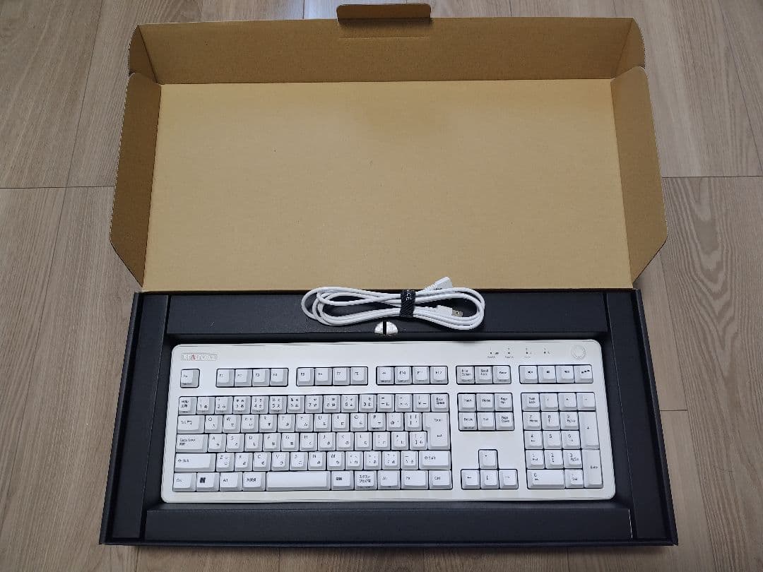 REALFORCE R3 ハイブリッド変荷重 日本語配列 ホワイト R3HA22