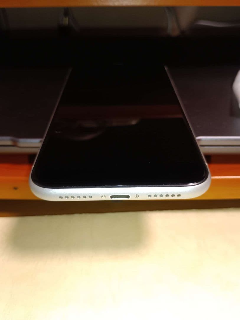 Apple iPhone XR ホワイト 6.1インチ 本体