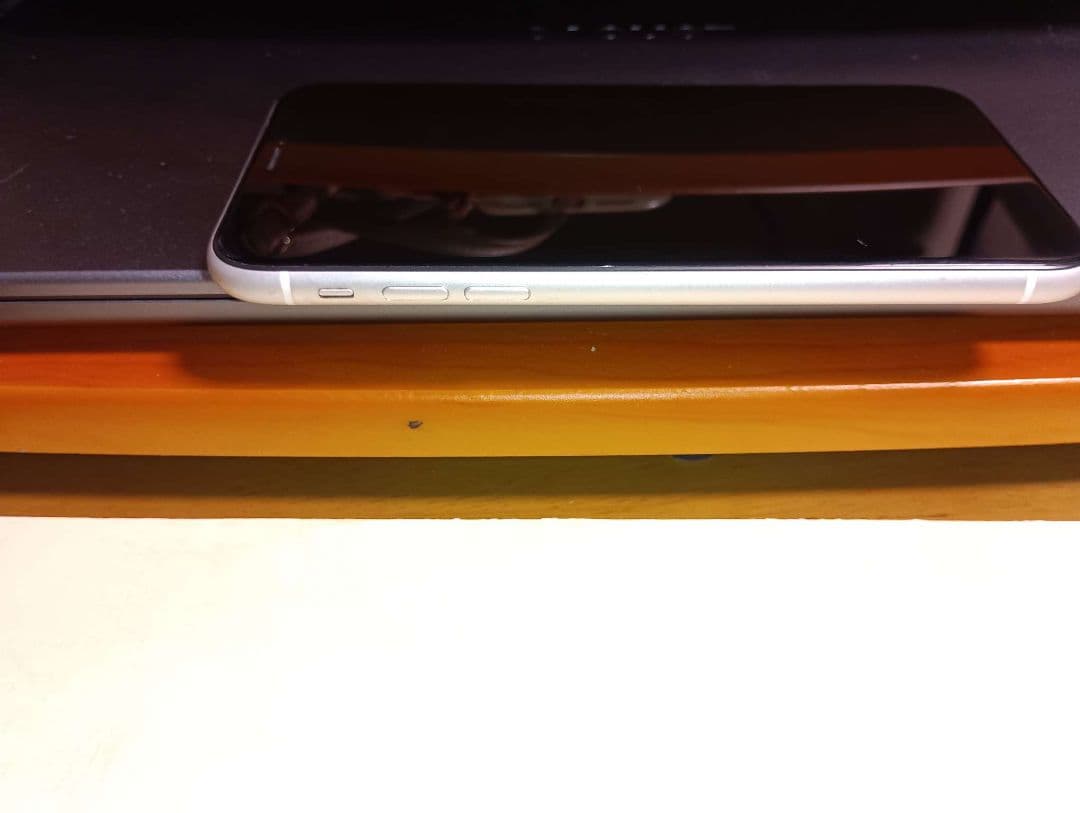 Apple iPhone XR ホワイト 6.1インチ 本体