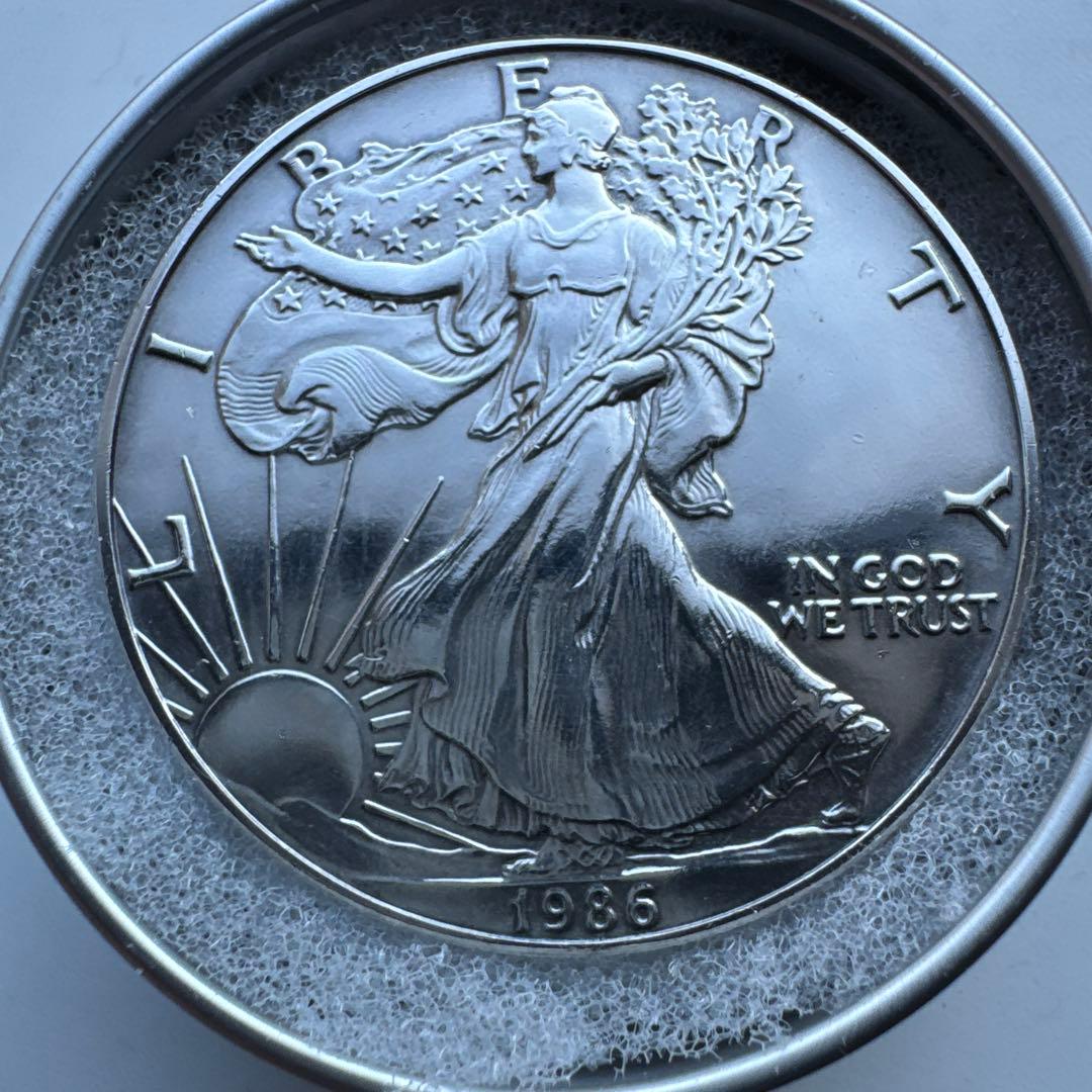 純銀 アメリカン イーグル銀貨 ウォーキングリバティ 1オンス 初年度