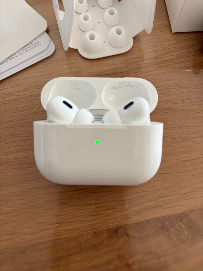AirPods Pro2 (第2世代) 本体と充電ケース