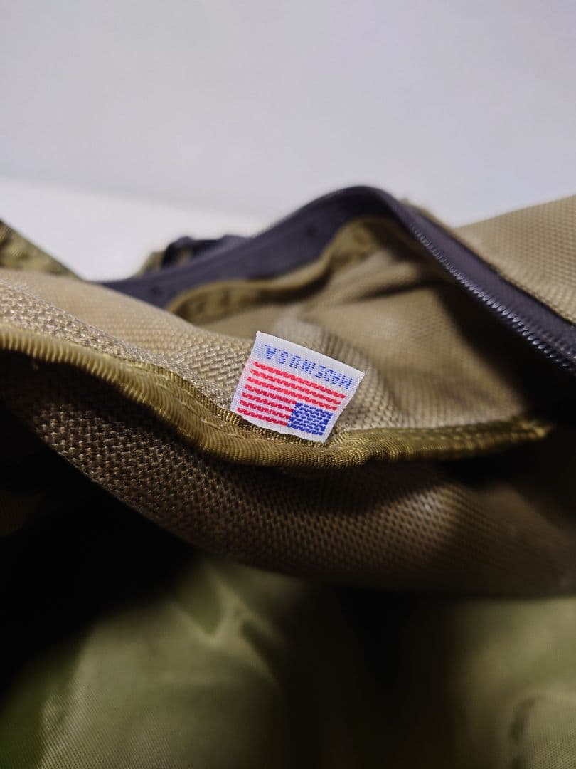 ブリーフィング メッセンジャー ショルダーバッグ アメリカ製 多機能大容量