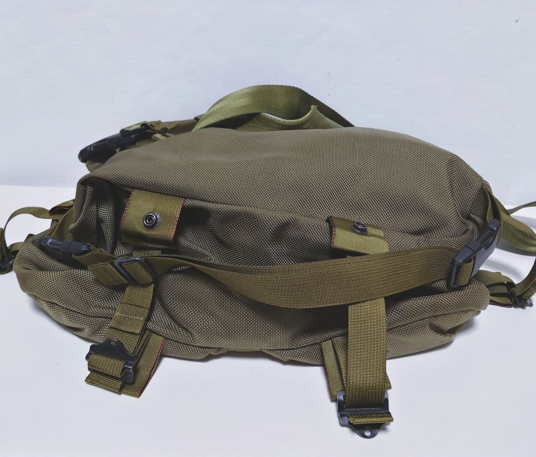 ブリーフィング メッセンジャー ショルダーバッグ アメリカ製 多機能大容量