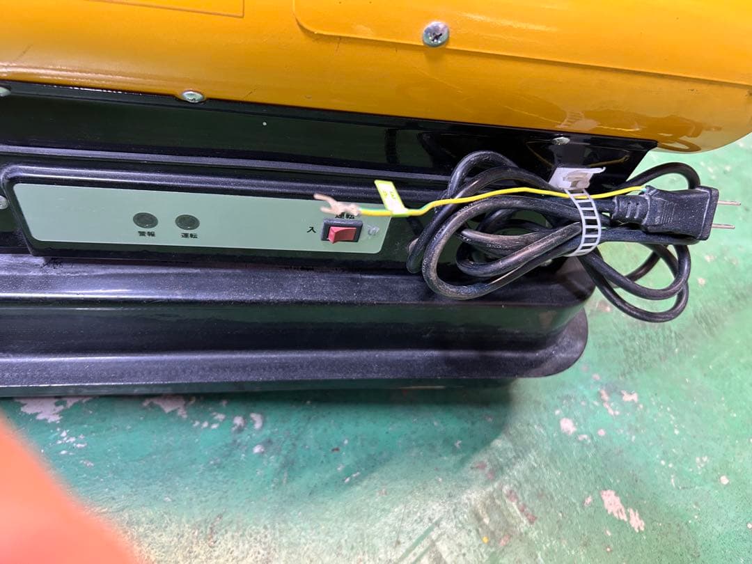 スポットヒーター　ナカトミ製SPH-110Q