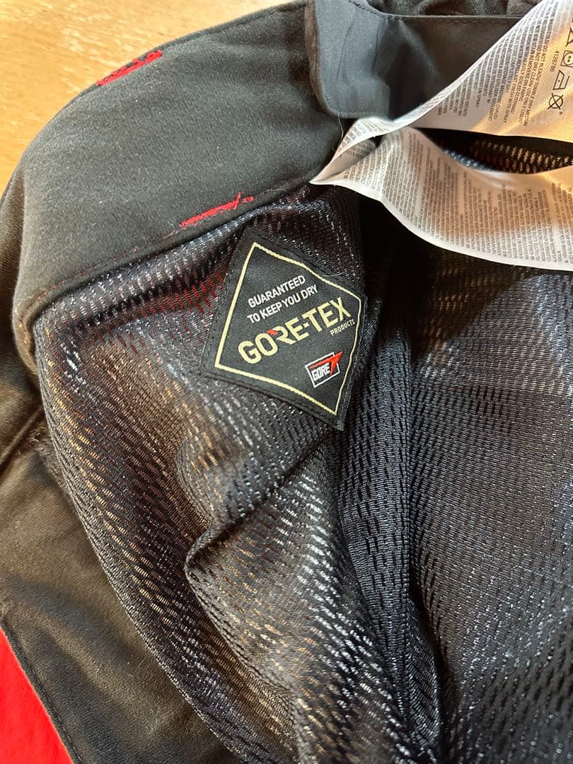 Volcom GORE-TEX レッドスノーボードパンツ US/EU-L