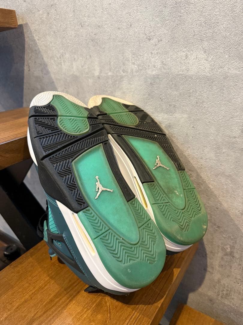 Air Jordan 4 ティール/ブラック