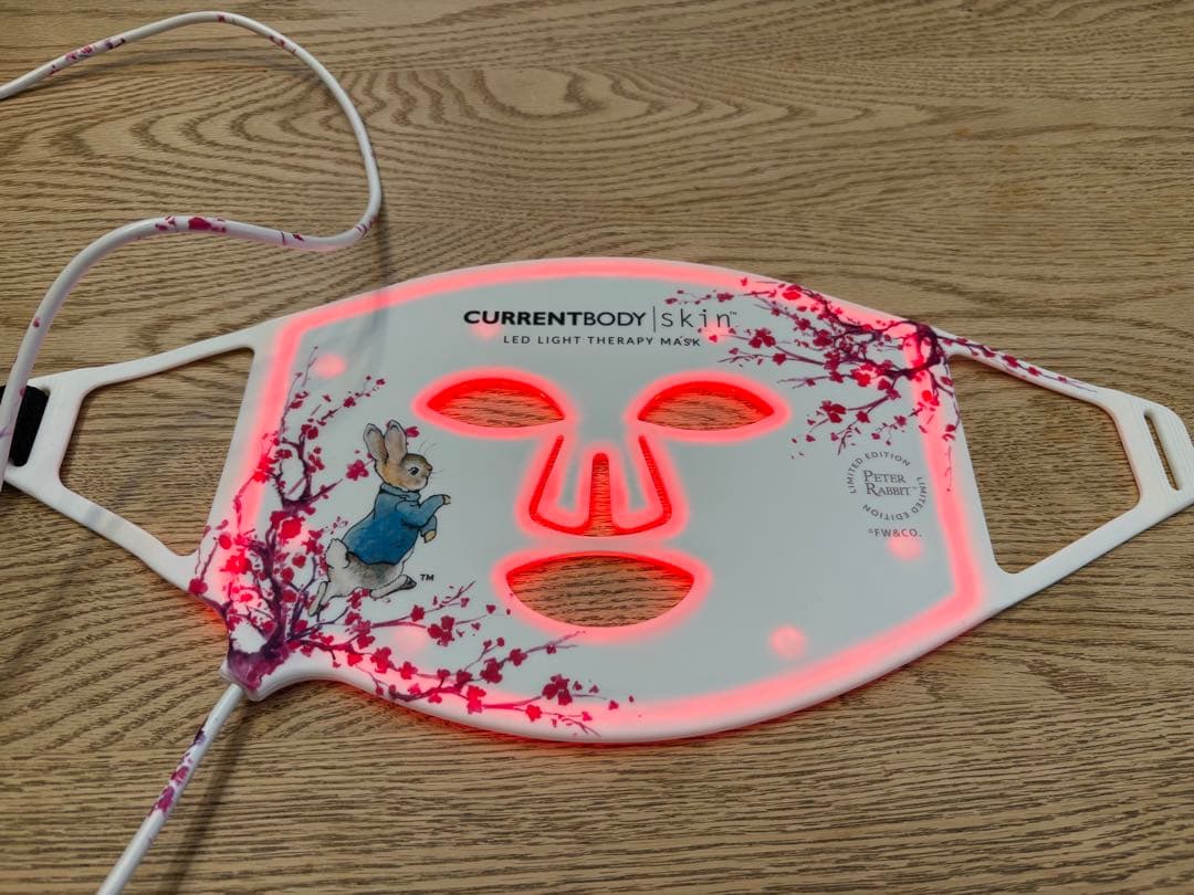 美顔器（CurrentBody Skin LEDライトセラピーマスク）