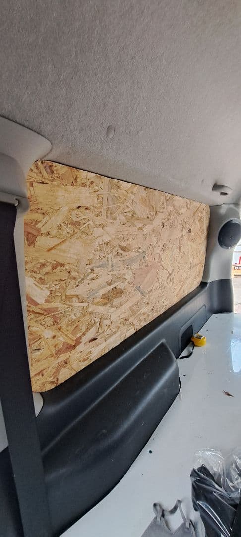 ハイエース リヤ窓パネル