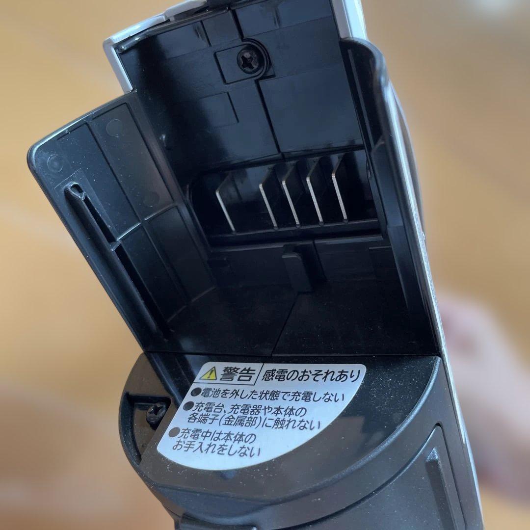 日立充電式掃除機　ジャンク