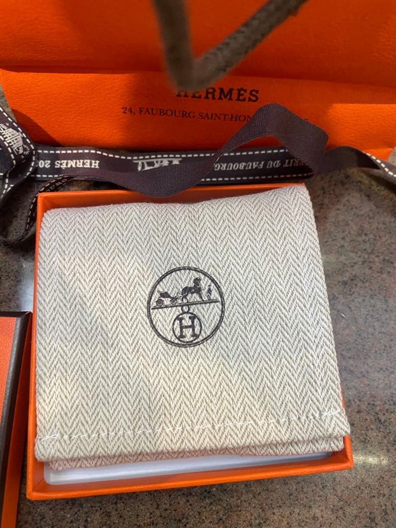 HERMES ブラックレザーブレスレット グレナン