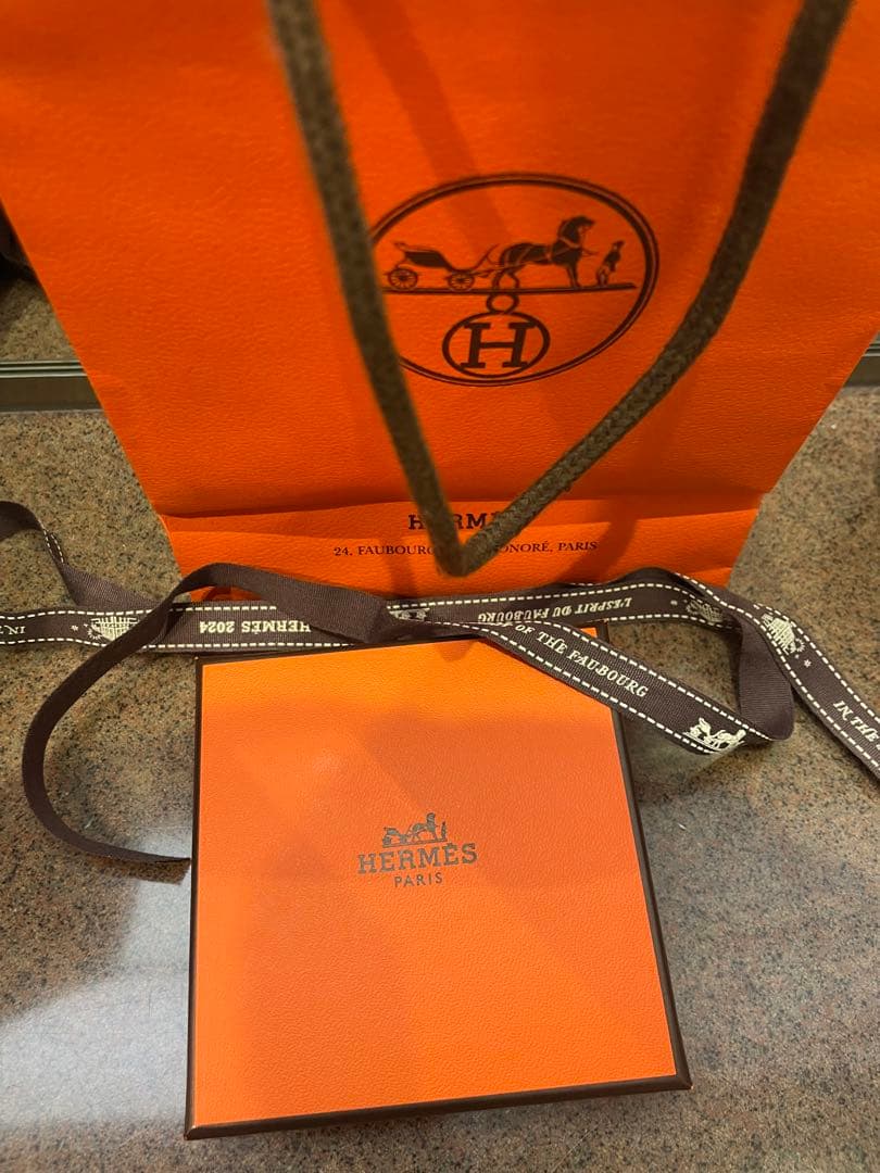 HERMES ブラックレザーブレスレット グレナン