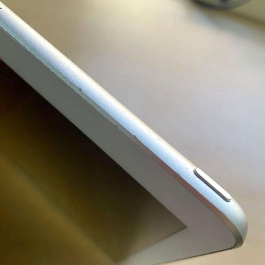 iPad 第6世代　A1893　Wi-Fiモデル　シルバー　32GB #2