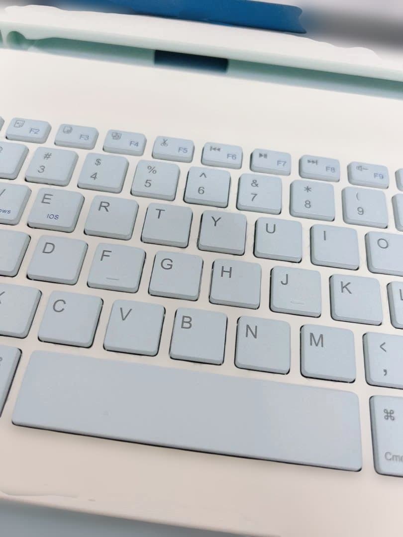 【中古品】Apple iPad 第7世代　カバーキーボード付