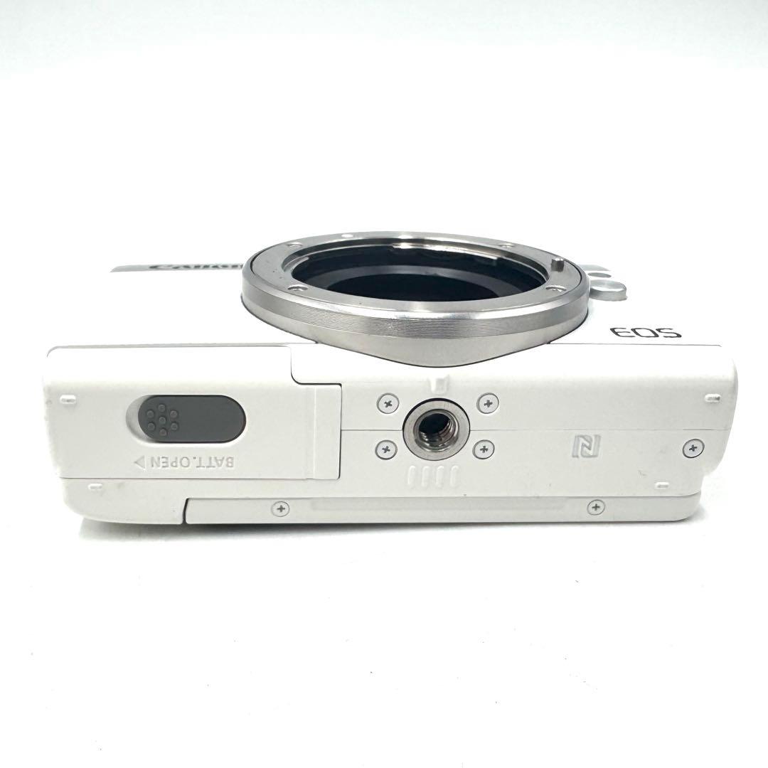 美品 CANON キヤノンEOS M100 レンズキット ホワイト