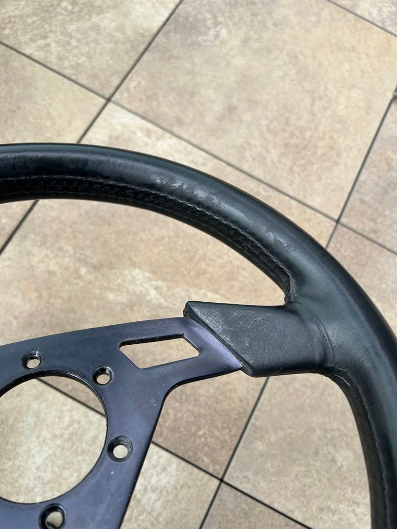TOMS スポーツステアリング 32Φ 3スポーク センターパット付き