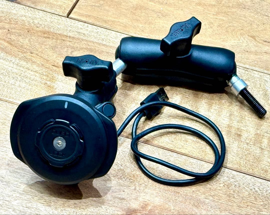 QUAD LOCK バイク ワイヤレス 充電 防振 スマホ ホルダー