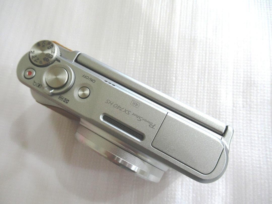 新品未使用　キャノン　PowerShot SX740 HS　デジカメ　シルバー