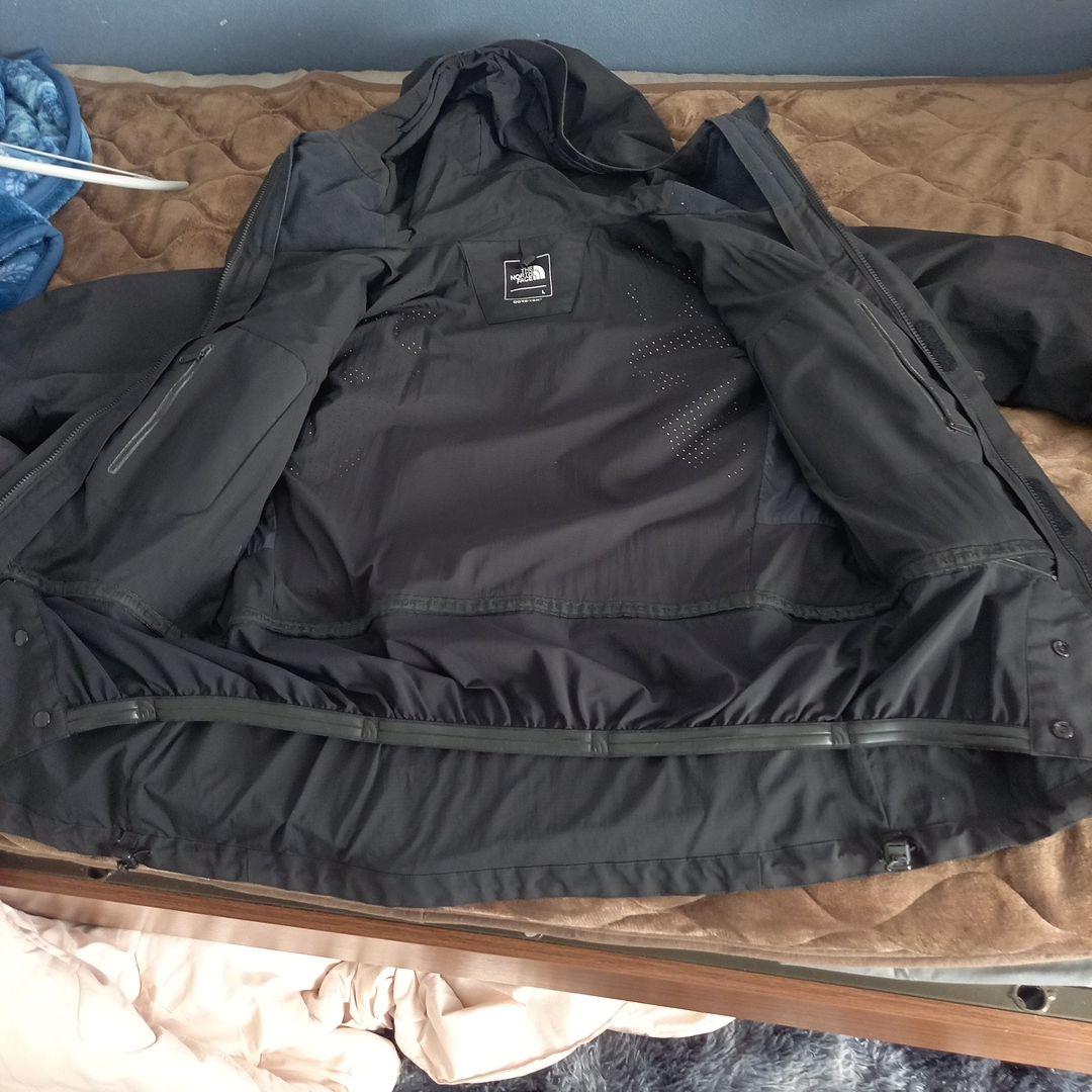 NP61800 　マウンテンパーカー