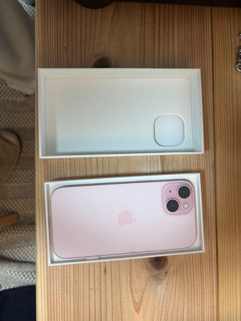 【美品】Apple iPhone 15 128GB ピンク