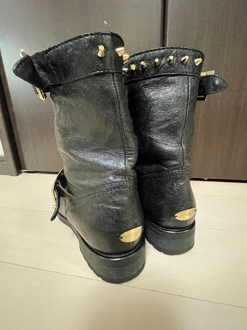 Jimmy Choo ジミーチュウ 黒いレザーエンジニアブーツ スタッズ付き