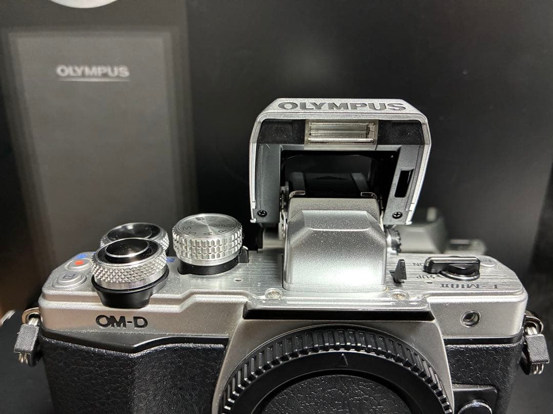 OLYMPUS OM-D EM10 mark2 +カメラの知識本