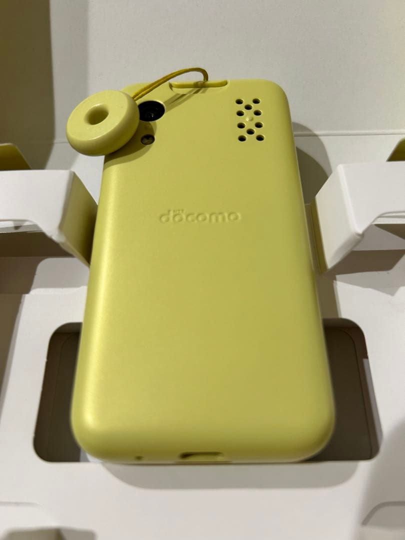 docomoのキッズケータイKY-41Cのイエロー