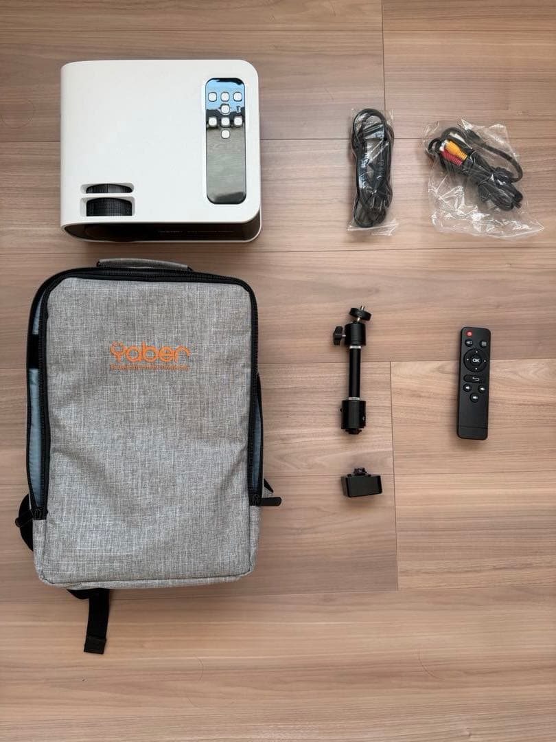 YABER ProV8プロジェクター450ANSIルーメン　スクリーンプレゼント