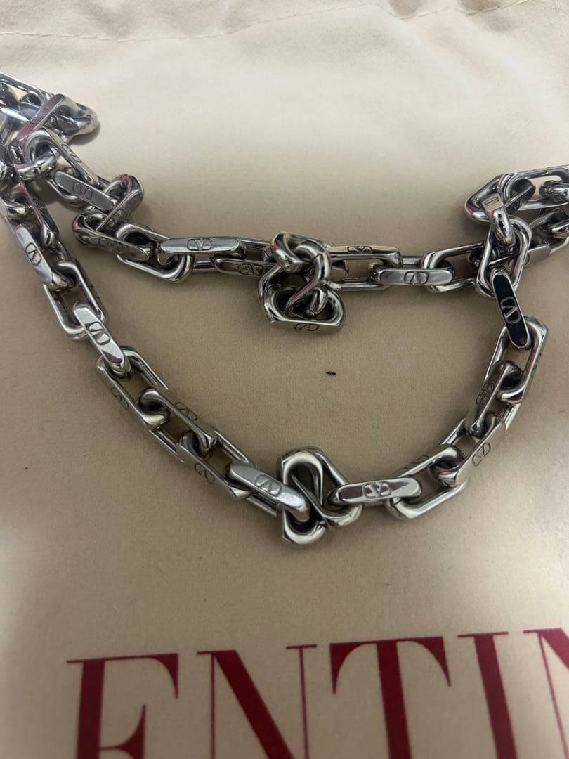 VALENTINO Vロゴ チェーン メタル ネックレス