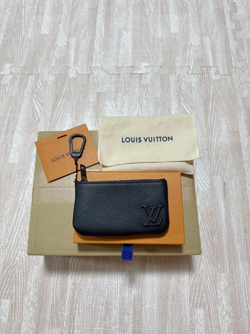 Louis Vuitton ブラックケース