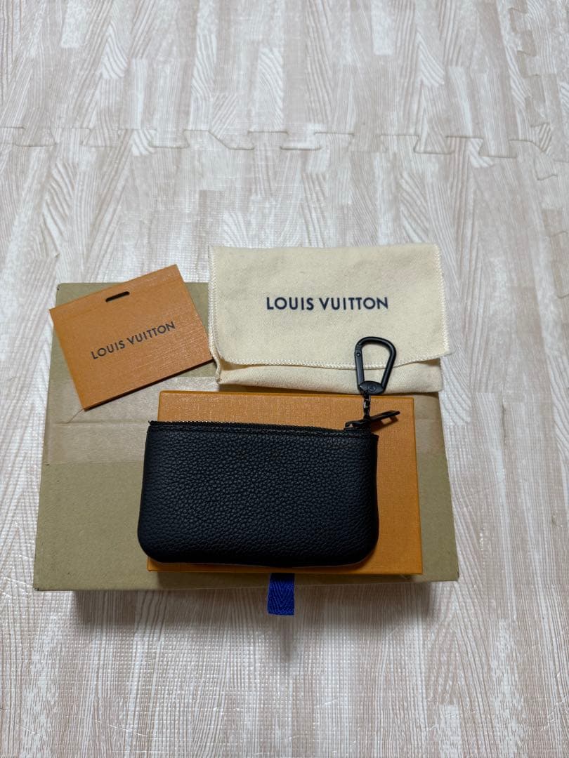 Louis Vuitton ブラックケース