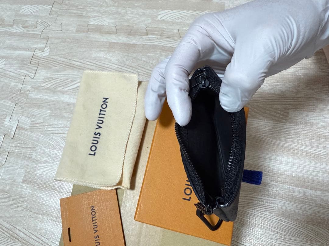 Louis Vuitton ブラックケース