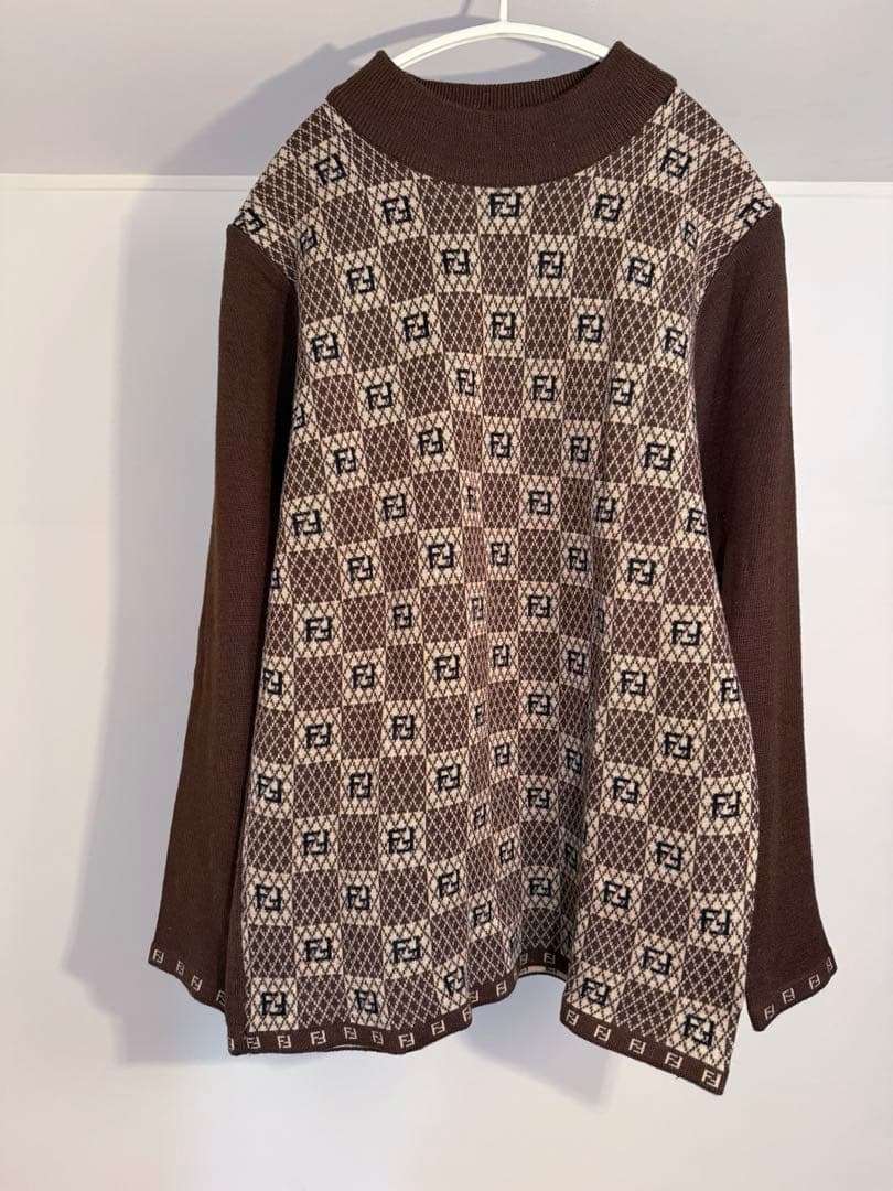 美品　FENDI モックネック・ニット　ロゴ　長袖　トップス　セーター