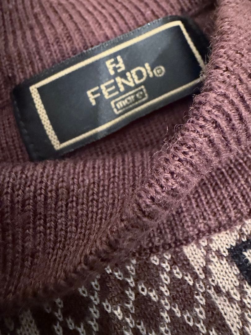 美品　FENDI モックネック・ニット　ロゴ　長袖　トップス　セーター