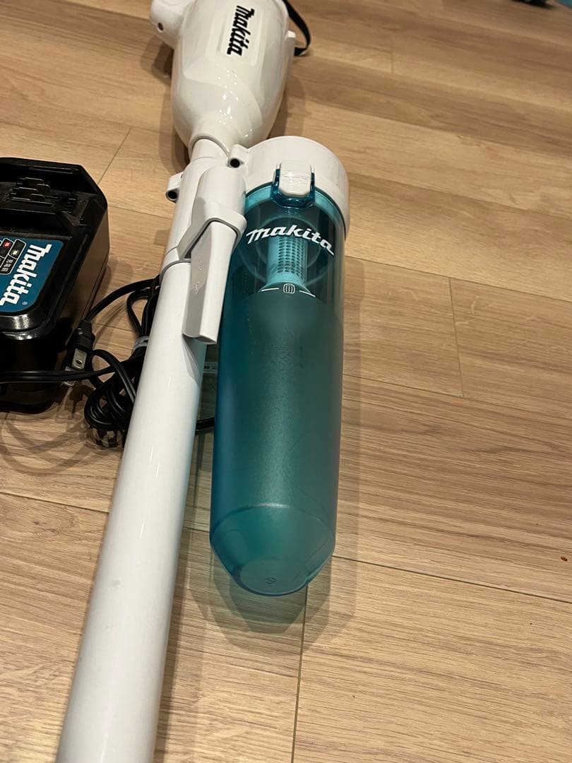 Makita マキタ 充電式クリーナ CL108FD