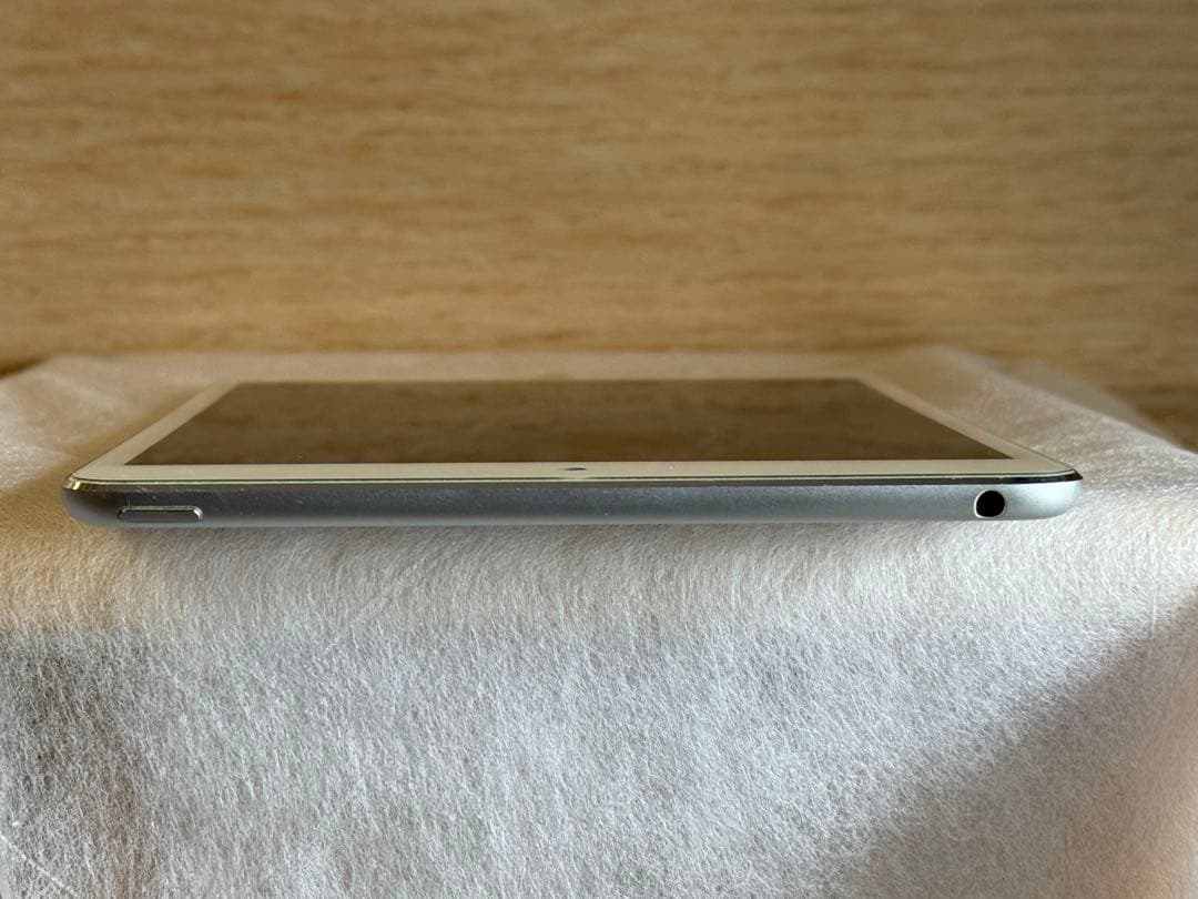 iPad mini 4 Wi-Fiモデル 16GB シルバー